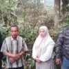Pihak keluarga Oom Komawikarta, Titin Martini dan Wowo Karnawi didampingi tim kuasa hukum saat dijumpai di wil
