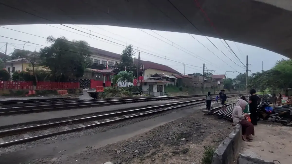 Cegah Kecelakaan, Pemkot Bogor Akan Pasang Pagar di Sekitar Rel Bawah Flyover RE Martadinata Kawasan sekitar rel kereta api di bawah Flyover RE Martadinata, Kecamatan Bogor Tengah, Kota Bogor. Foto: Seka