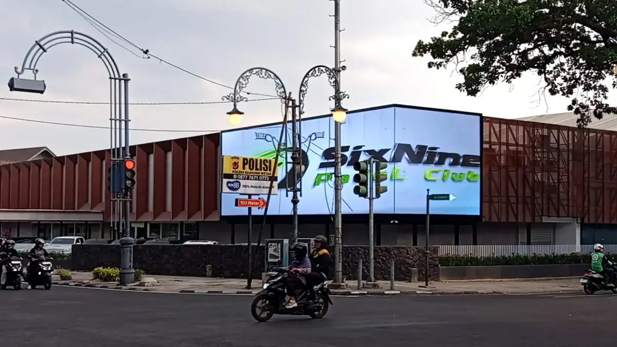 ideotron di Gedung Padel Cihapit. (son)