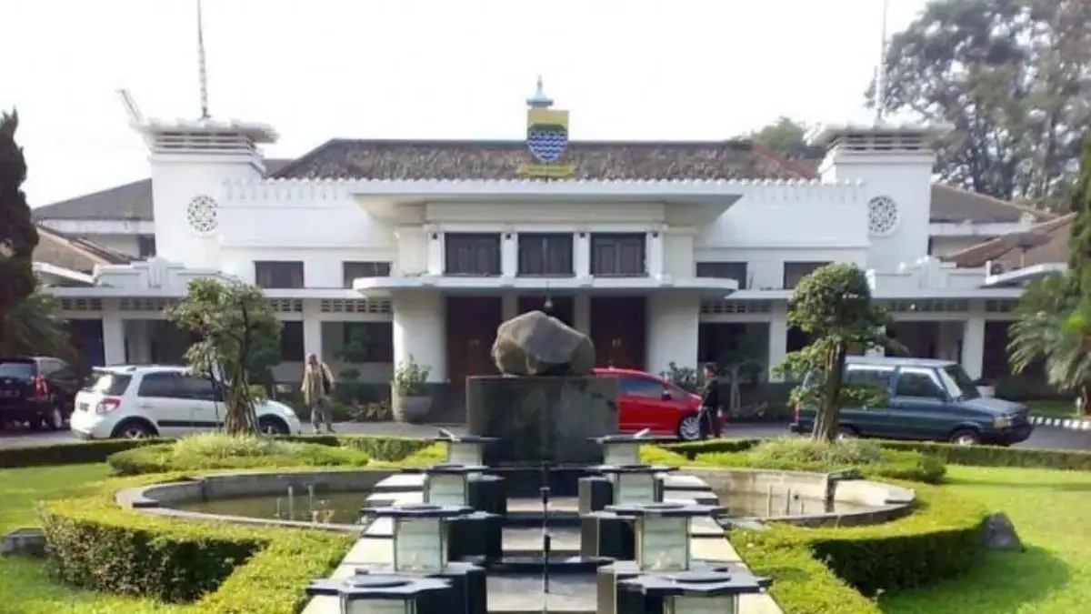 Pengamat: Opini WDP Harus Jadi Momentum Pembenahan Tata Kelola, Bukan Sekadar Perbaikan Administrasi foto ilustrasi Balai Kota Bandung (Jabarekspres)