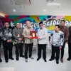 Caption: Wali Kota Banjar H Sudarsono (empat dari kanan) bertemu dengan pihak Kementerian Sosial membahas usul