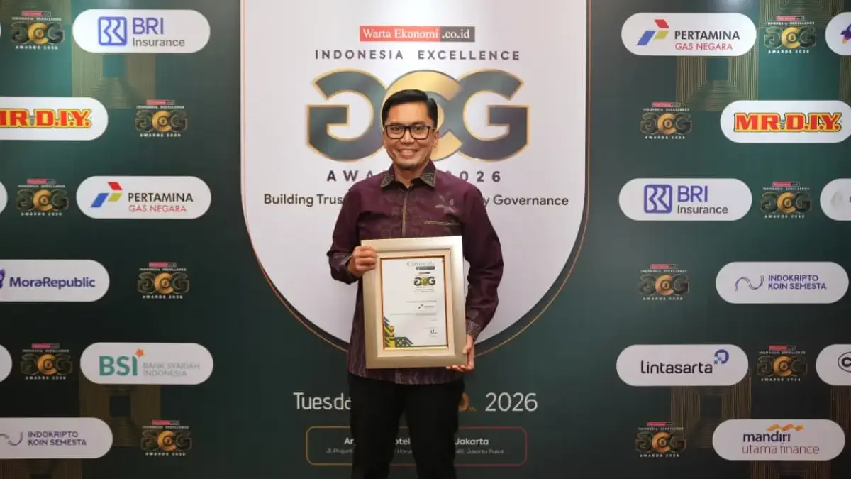 PGN Raih Penghargaan Indonesia Excellence Good Corporate Governance Awards 2026 Direktur Manajemen Risiko PGN Eri Surya Kelana mewakili PGN menerima Indonesia Excellence Goo