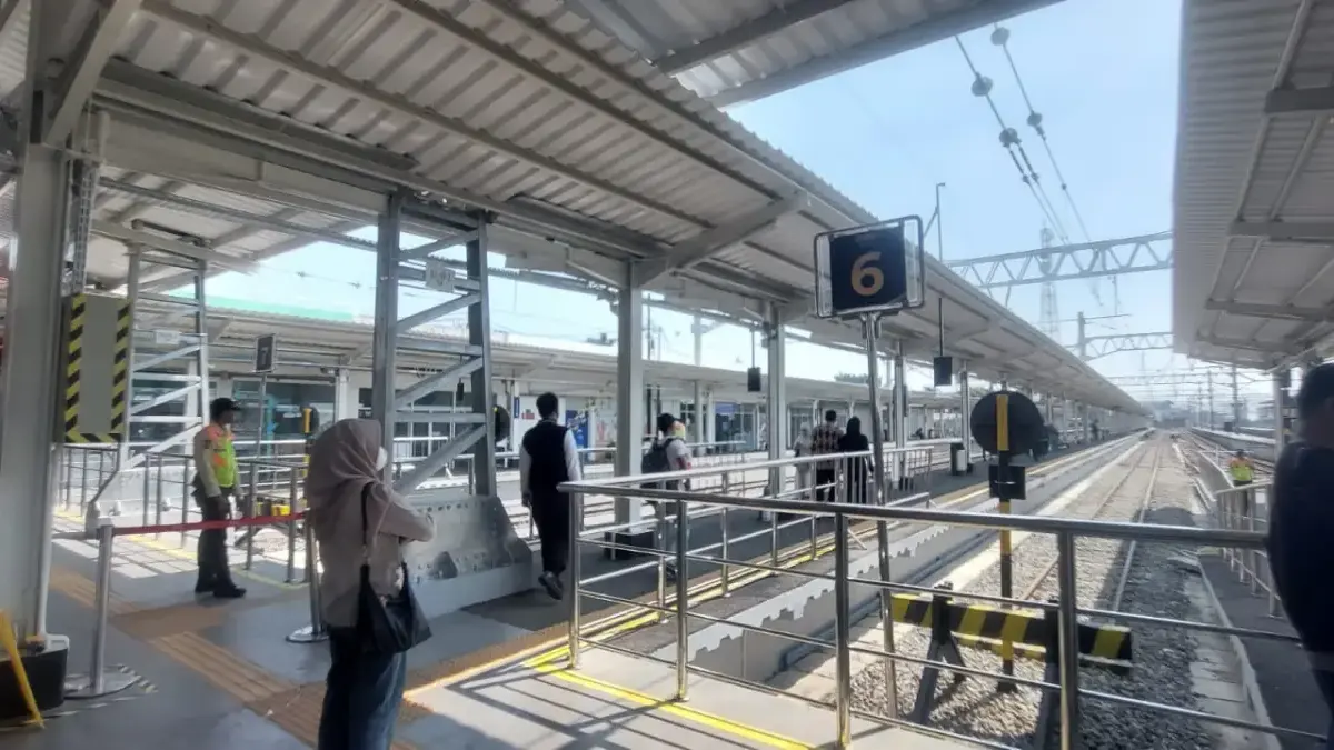 KAI Commuter Blacklist 40 Pelaku Pelecehan Seksual Selama Semester I 2026, 17 Kasus Diproses Hukum Ilustrasi situasi di dalam Stasiun Bogor. Foto: Sekar Andini