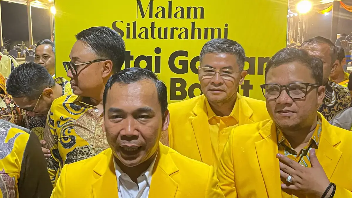 Waketum DPP Partai Golkar, Wihaji (tengah) saat menghadiri giat malam silaturahmi Partai Golongan Karya yang d