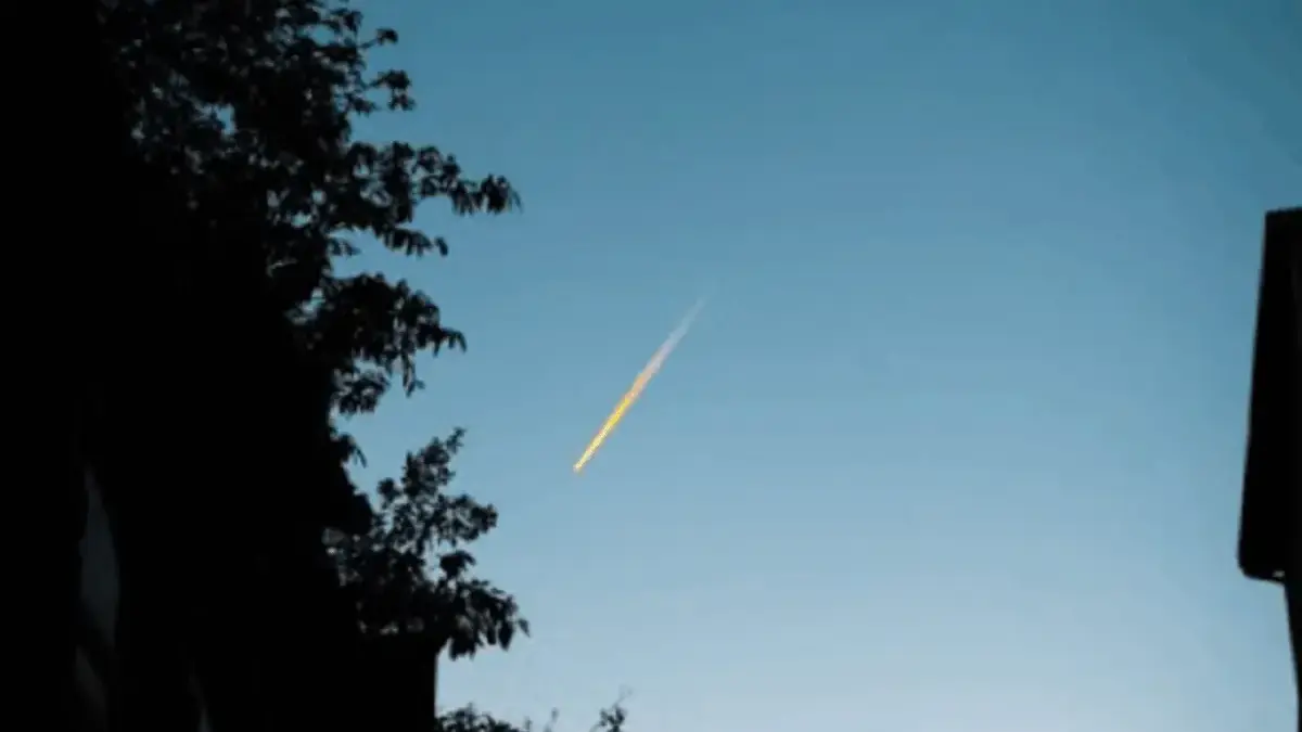 Meteor Bolide Adalah Apa? Fenomena Cahaya Hijau di Langit Bekasi, Cirebon, dan Yogyakarta Jadi Sorotan