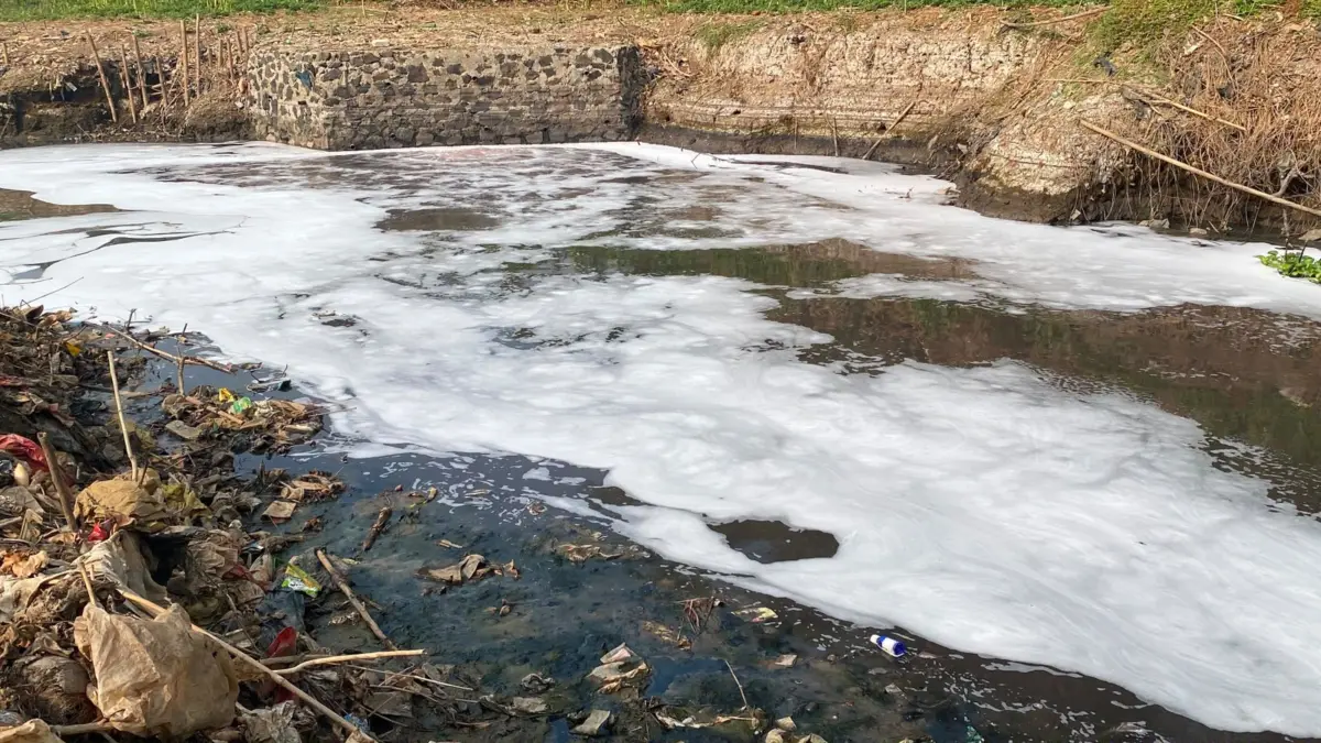 Sungai Cihaur KBB Berbusa dan Berbau, Warga Sebut Pencemaran Berlangsung 25 Tahun