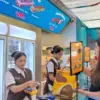 Tiramisusu GO! Buka Gerai 24 Jam di Rest Area KM 97B, Mudahkan Wisatawan Berburu Oleh-oleh