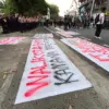 Ilustrasi: Aksi demonstrasi menuntut perbaikan fasilitas publik di Kota Bandung. Foto: Dimas Rachmatsyah / Jab