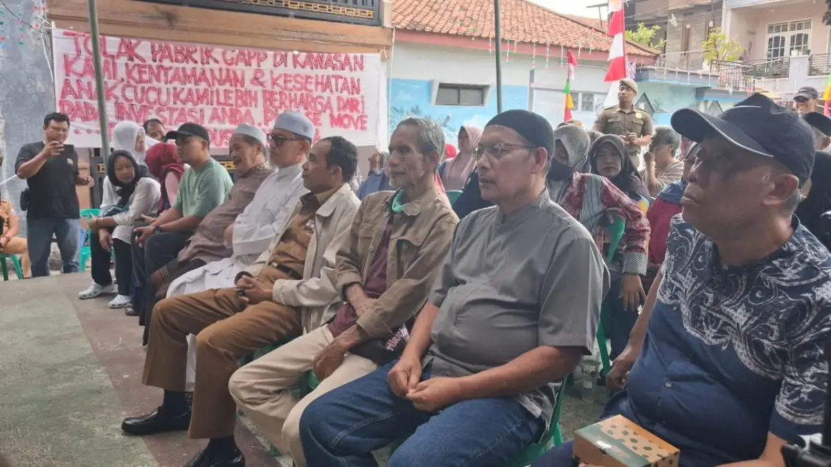 Wali Kota Cimahi Ngatiyana bersama jajaran Pemerintah Kota Cimahi menemui warga RW 28 Kompleks Melong Green G