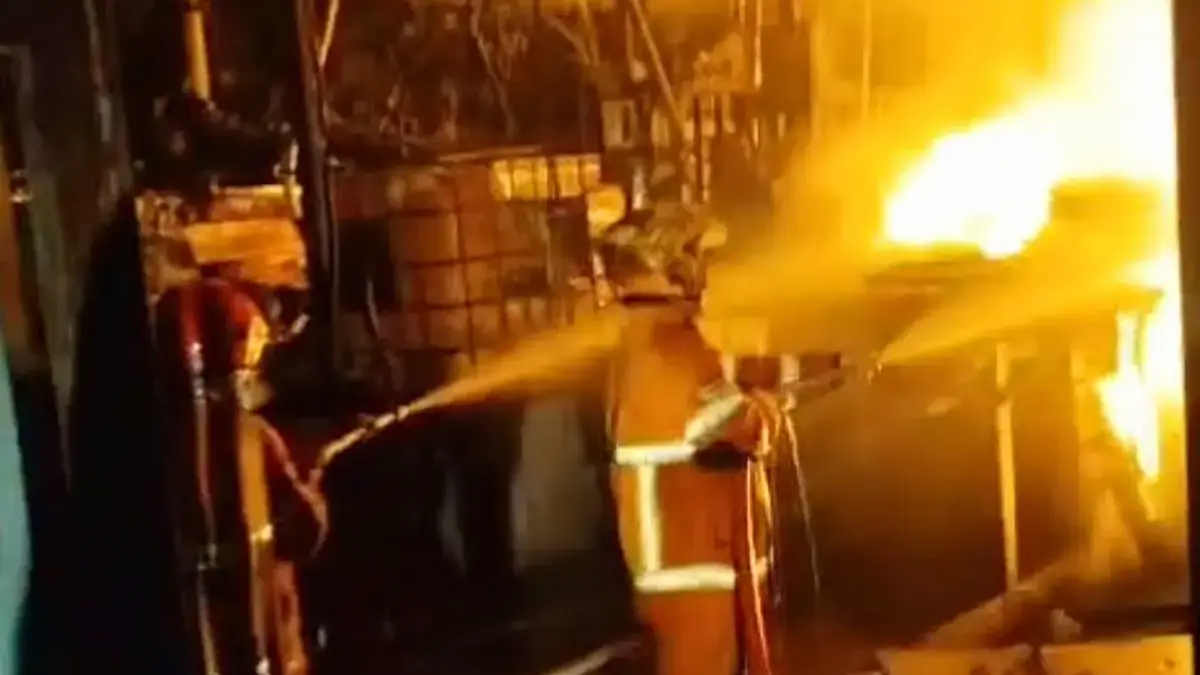 Tim Gabungan Berjibaku Padamkan Kebakaran Gardu Listrik Pabrik Gula di Singaparna, Kerugian Ditaksir Mencapai