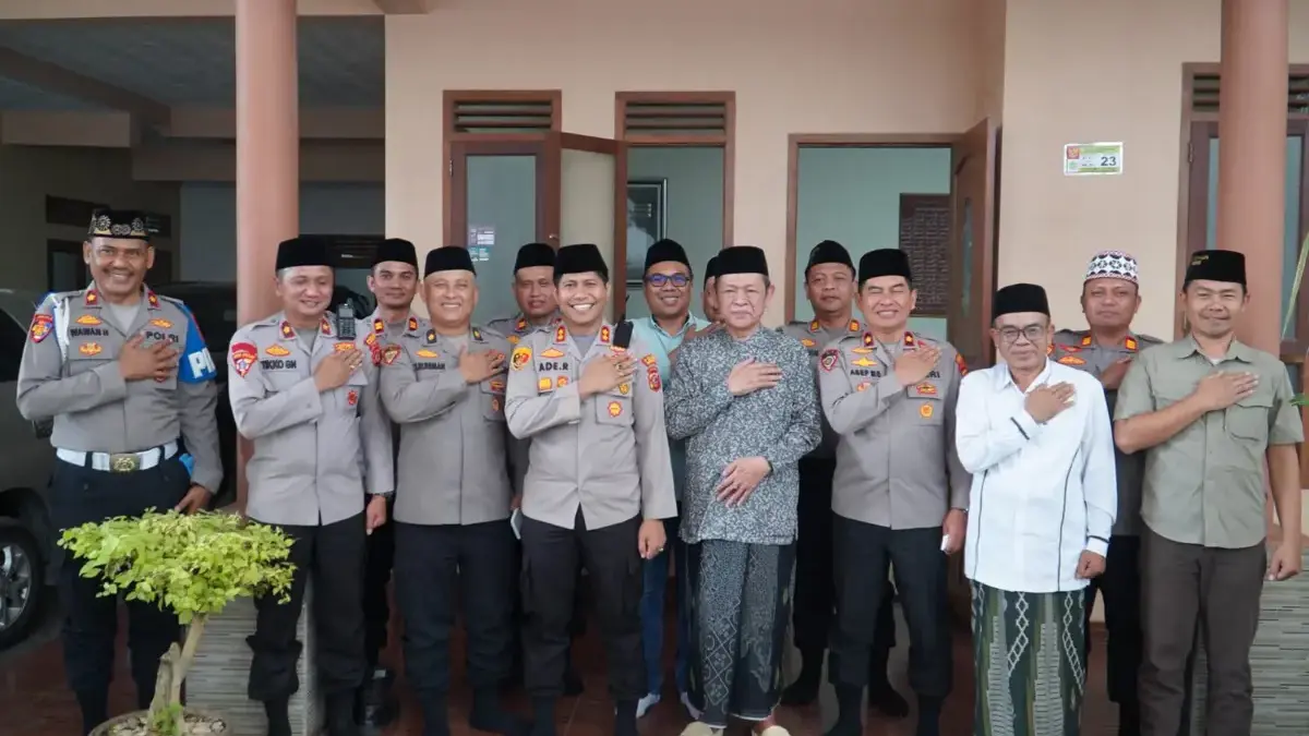 Kapolres Tasikmalaya silaturahmi ke Kyai Pondok Pesantren Sukamanah