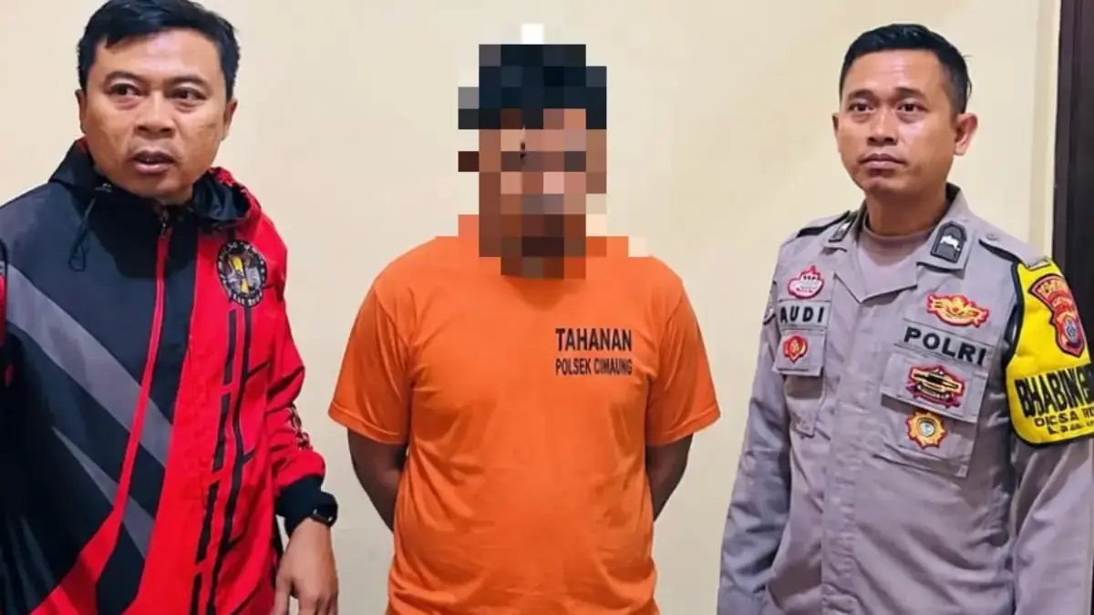 Seorang pria berinisial YM (20) diamankan polisi setelah diduga membawa senjata tajam jenis golok dan menghala