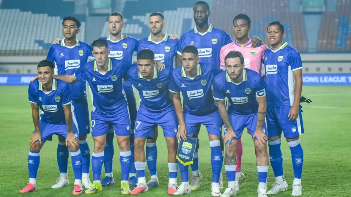 Tiga Laga Persib di Jalak Harupat, Polisi Siapkan Pengaman All Out Skuad Persib Bandung berfoto bersama sebelum laga menjamu Manila Digger FC pada babak play-off AFC Champions L