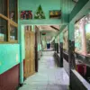 Lingkungan SMPN 2 Ngamprah, Bandung Barat kumuh tak terawat. Dok Jabar Ekspres/Suwitno