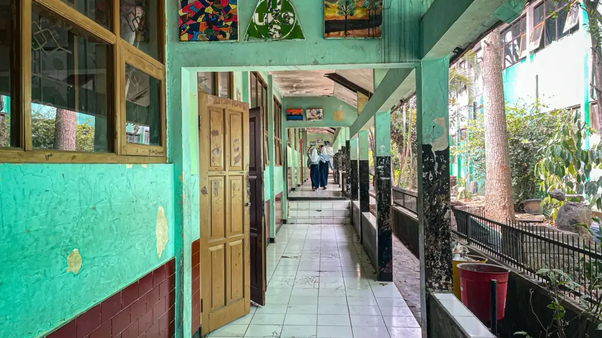 Pasca Viral, Fasilitas SMPN 2 Ngamprah Baru Akan Dibenahi Lingkungan SMPN 2 Ngamprah, Bandung Barat kumuh tak terawat. Dok Jabar Ekspres/Suwitno