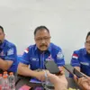 Ketua DPC Partai Demokrat Kota Cimahi Agung Budi Santoso memberikan keterangan kepada awak media di sela Pendi