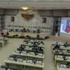 Sekda Jabar Herman Suryatman menyampaikan nota pengantar Raperda pembentukan Holding BUMD PT Sanggabuana.
