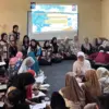 Mahasiswa KKN dan Dosen Bhakti Kencana University Memberikan Edukasi Penanggulangan TB Paru di Desa Lamajang