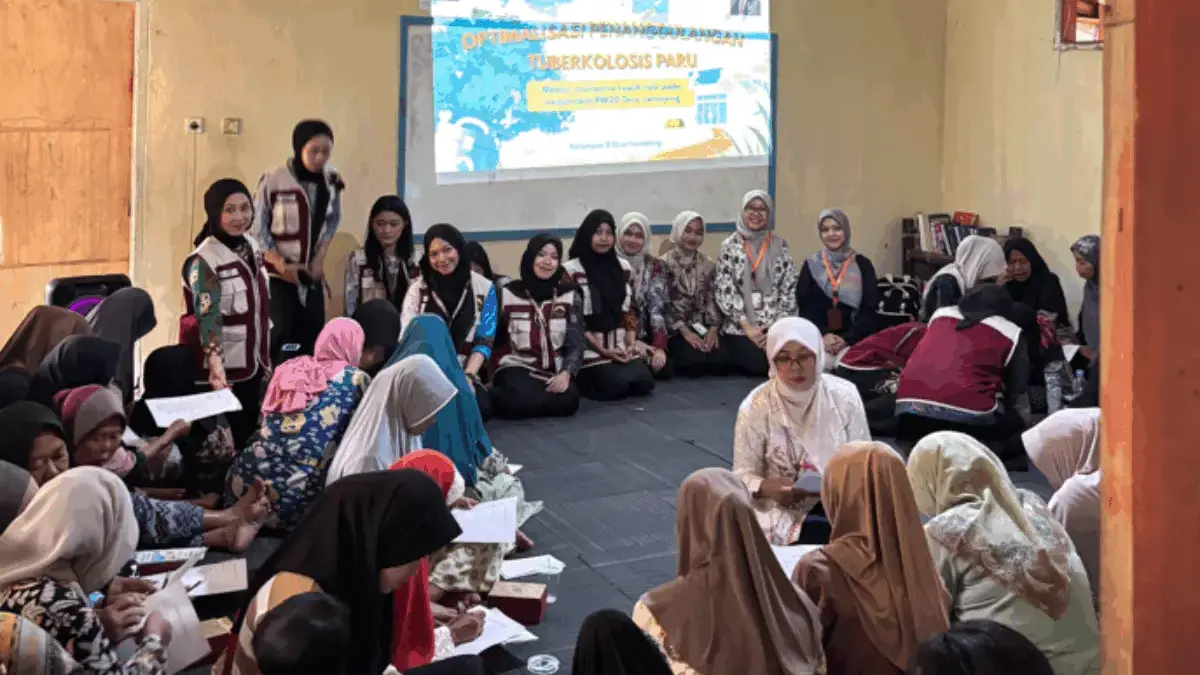Mahasiswa KKN dan Dosen Bhakti Kencana University Memberikan Edukasi Penanggulangan TB Paru di Desa Lamajang