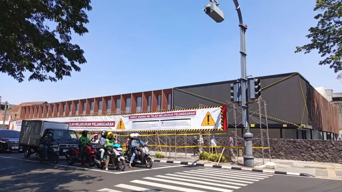 Pengelola Videotron dan Padel Cihapit Dua Perusahaan yang Berbeda Pengelola Videotron dan Padel Cihapit Dua Perusahaan yang Berbeda
