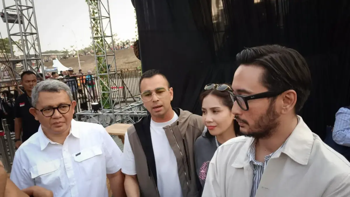 Rayakan HUT KBB ke-19, Raffi Ahmad Borong Jajanan UMKM untuk Warga Festival