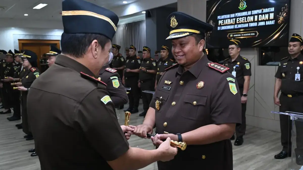 Kajari Kota Banjar yang baru, Erianto, resmi dilantik di Kejati Jabar, Senin (10/8/2026). (Istimewa/Penkum Kej