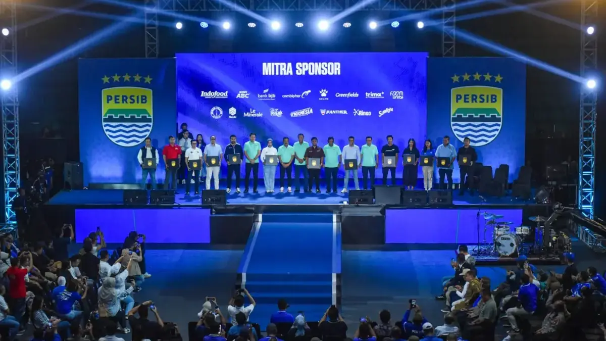 16 Sponsor Siap Kawal Persib di Musim Baru Persib Bandung memperkenalkan sponsor untuk mengarungi kompetisi 2026/2027 di GOR Bandung Arena, Selasa (25/8/