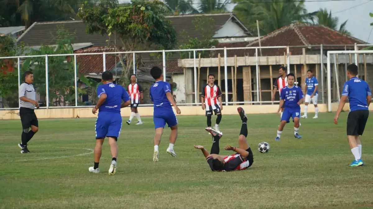 Polisi Vs Wartawan di Lapangan Lodaya Sakti Cisayong, Dari Adu Skill hingga Berbagi Tawa