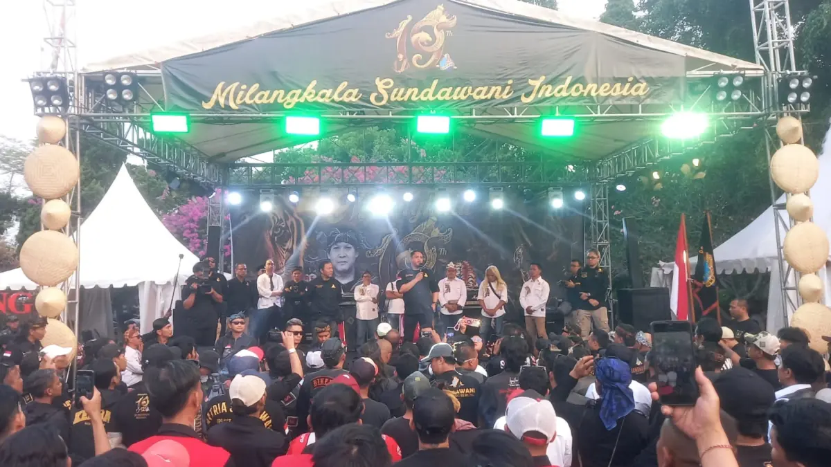 HUT ke-19 Sundawani Indonesia Antara Pesta Budaya dan Tamparan Keras untuk Pemkot Bandung Peringatan hari jadi Paguyuban Sundawani Indonesia yang berlangsung di lapangan Bumi Sangkuriang berlangsung m