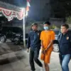 Dok. Seorang pria di Bacip saat diamankan oleh pihak kepolisian usai nekat membakar kendaraannya hingga mengha