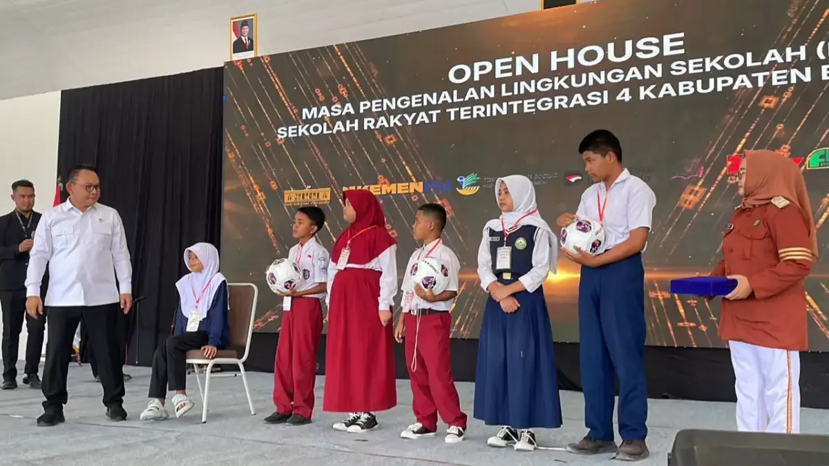 560 Siswa Mulai MPLS di SRT 4 Kabupaten Bandung, Pemerintah Siapkan Rekrutmen 8.300 Guru dan Tenaga Pendidik Sebanyak 560 siswa mulai mengikuti Masa Pengenalan Lingkungan Sekolah (MPLS) di Sekolah Rakyat Terintegrasi (S