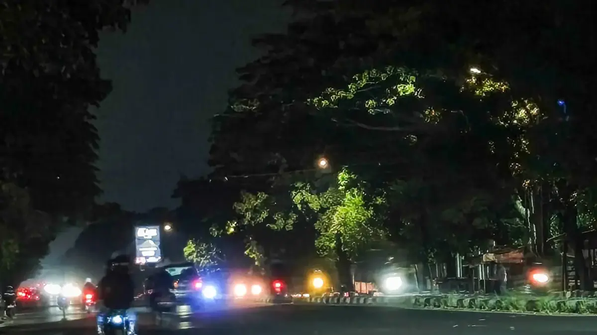 Dewan Aspirasikan Jalan Soekarno Hatta, Dedi Mulyadi Janjikan PJU Dipasang Sebulan Pengendara melintas di Jalan Soekarno Hatta yang diduga belum meratanya Penerangan Jalan Umum (PJU) di Kota Ba