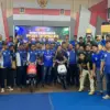 Kapolres serahkan hadiah nobar. Foto : Humas Polres