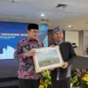 Ketua Komisi I DPRD Jawa Barat Rahmat Hidayat Djati (kanan) di sesi Pasamoan Inohong Sunda. (Dok Humas)