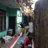 Warga Hujung Kulon, Cimahi, sulap paving blok menjadi kanvas warna-warni untuk menyambut HUT RI ke-81 dengan s