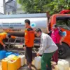 Ilustrasi distribusi air bersih. (Dok BPBD)