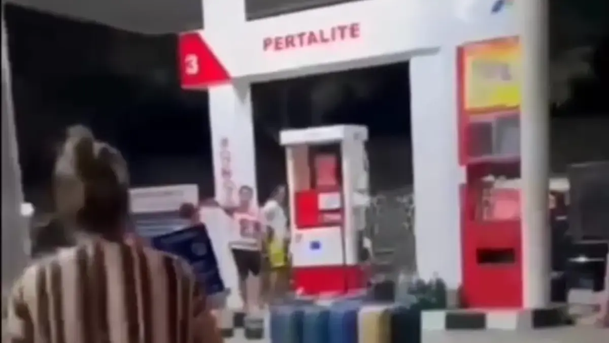 Viral Ibu Muda Ngamuk di SPBU Cipatujah, Polisi Ungkap Fakta di Balik Antrean Jeriken BBM