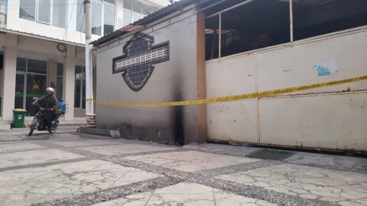 Begini Kronologis Penyiksaan Handi di Sumedang, Korban Sempat Disekap di Sekre FKPPI Suasana depan bangunan kontrakan yang diduga jadi tempat penyekapan dan penyiksaan terhadap korban yang berini