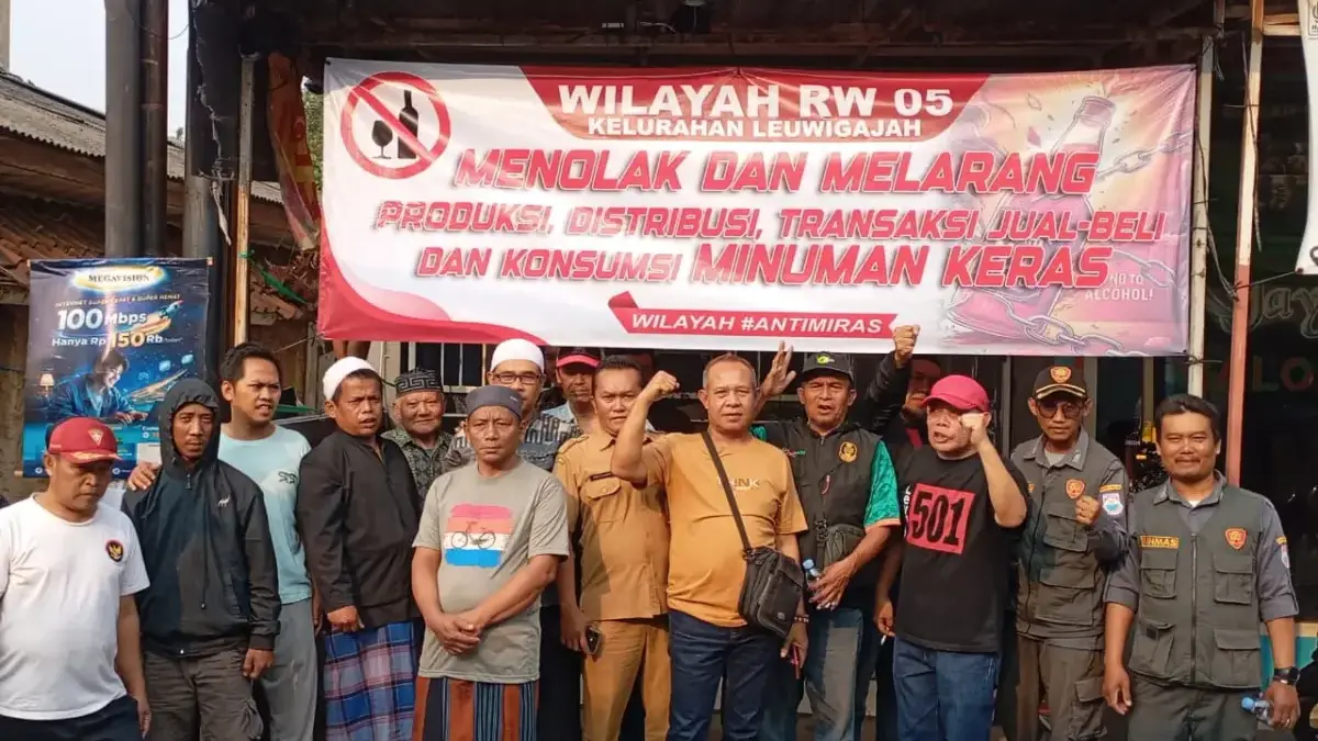 Anggota Komisi IV DPRD Kota Cimahi Fraksi PDIP, Dadang Mulyana Bersama Warga RT 02 RW 05 Leuwigajah saat Menut