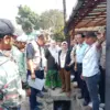 Komisi III DPRD Cimahi saat Sidak Limbah Cair di Saluran di Kawasan Jalan Lurah, Cimahi Tengah (Mong)