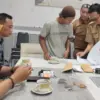 Keluarga korban kecelakaan kerja menerima santunan dari BPKPD Kota Banjar senilai Rp42 juta. (Istimewa)