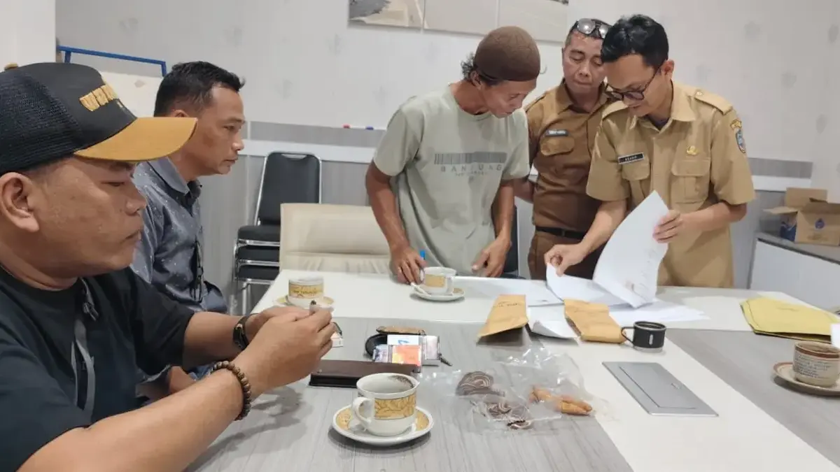 Patungan Pegawai BPKPD, Santunan Rp 42 Juta untuk Korban Kecelakaan Kerja Keluarga korban kecelakaan kerja menerima santunan dari BPKPD Kota Banjar senilai Rp42 juta. (Istimewa)