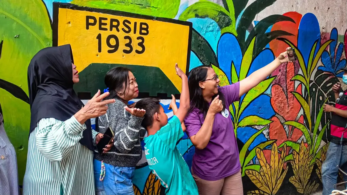 Mural Persib hingga Bendera 500 Meter, Wajah Kampung Rancabali Makin Meriah Jelang HUT RI Mural Persib