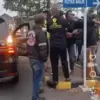Ist. Viral, aksi keributan antar pengemudi di kawasan stasiun Bandung. Dok tangkap layar sosial media.