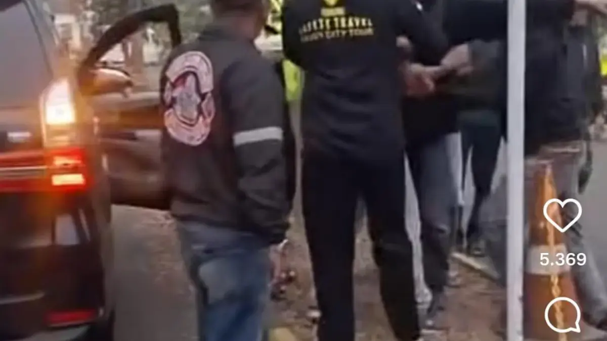 Ist. Viral, aksi keributan antar pengemudi di kawasan stasiun Bandung. Dok tangkap layar sosial media.