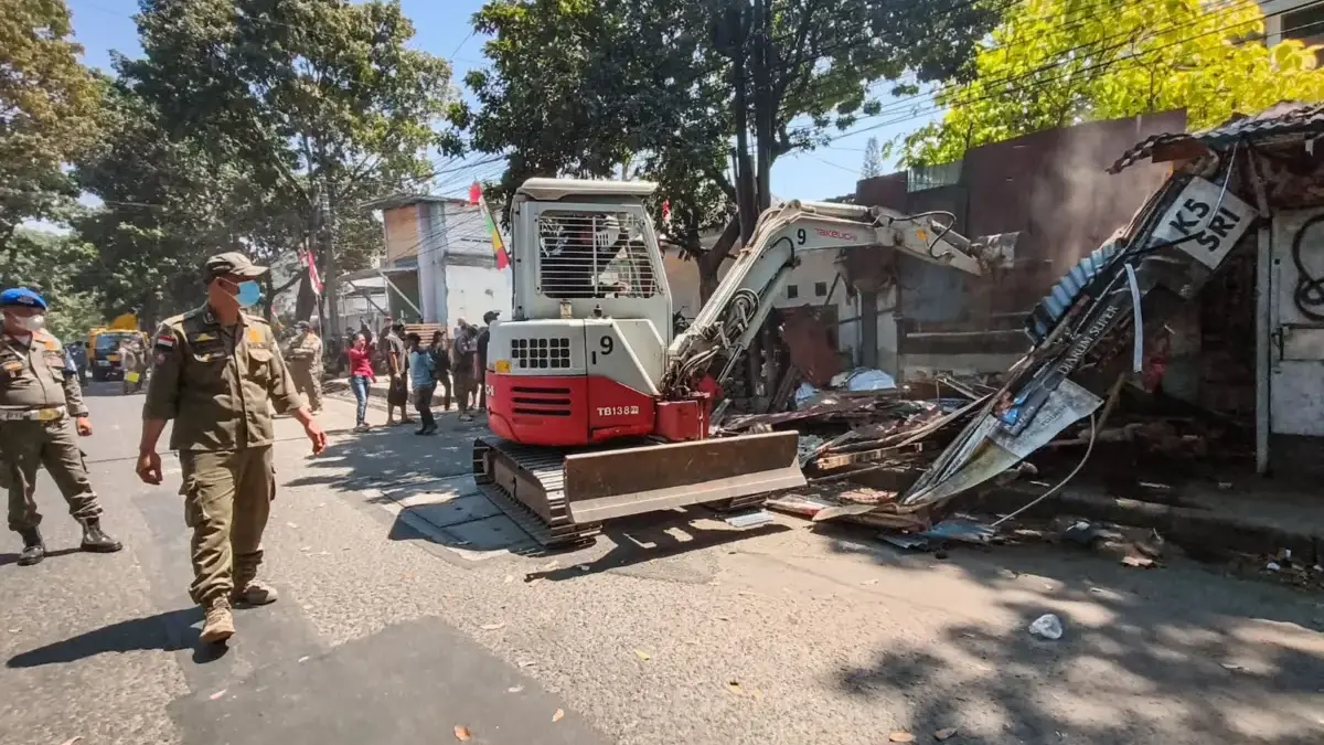 Kembalikan Fungsi Trotoar, 58 Bangunan di Jalan Rajawali Ditertibkan Satpol PP