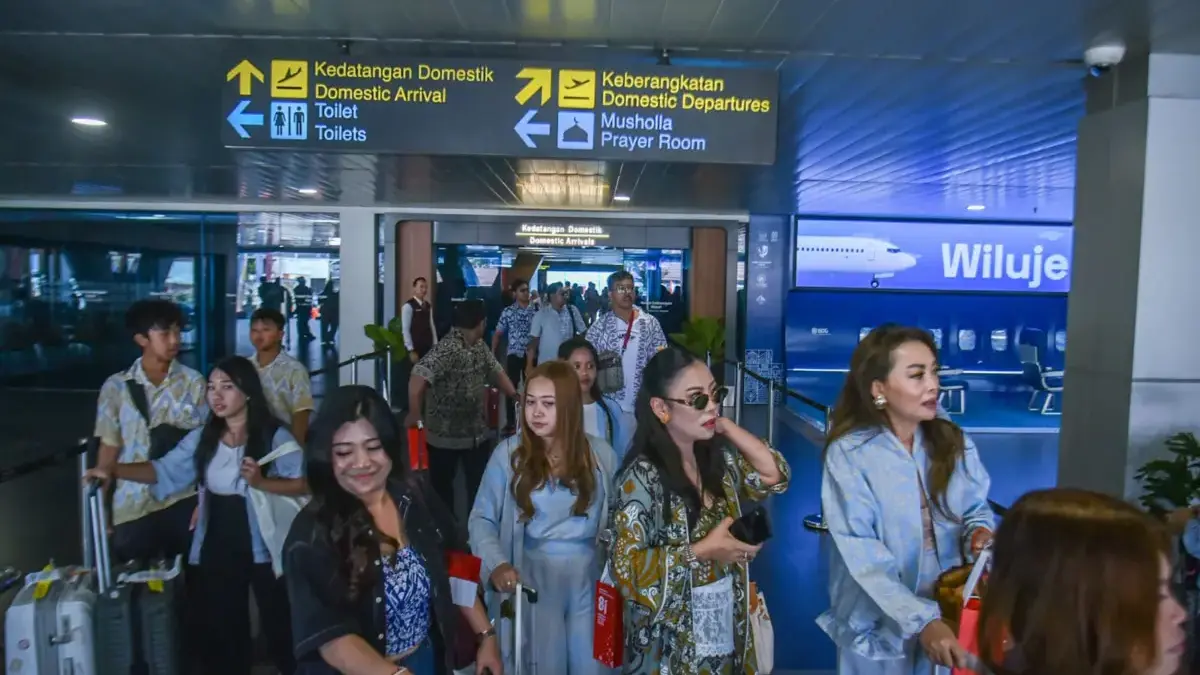 Bandara Husein Sastranegara Kembali Layani Penerbangan Jet Komersial, Warga Sambut Antusias Penumpang tiba di pintu kedatangan domestik di Bandara Internasional Husein Sastranegara, Kota Bandung, Jumat