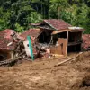 Puluhan rumah di Kampung Gintung rusak parah akibat diterjang longsor pada April 2024 lalu. Dok Jabar Ekspres/