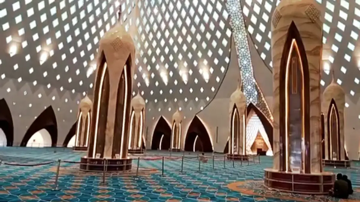 Masjid Al Jabbar, salah satu ikon wisata muslim di Jawa Barat. (son)