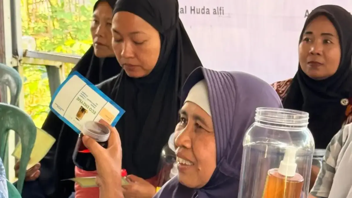 Memilah sampah